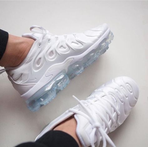 ☼ ☾pinterest | Itsmypics Air Vapormax Plus, Nike Air Vapormax Plus, Vapor Max, Dr Shoes, Shoes Sneakers Nike, Fresh Shoes, Hype Shoes, Air Vapormax, Womens Shoes High Heels