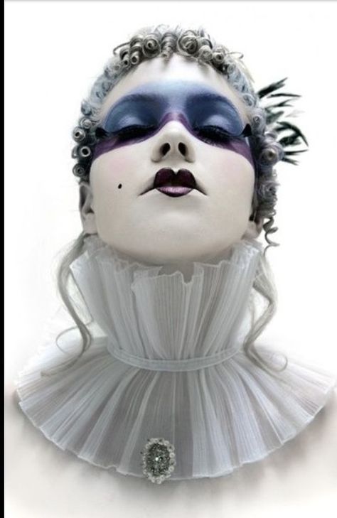 Avant Garde Fashion Photography, Hd Make Up, Vampire Ball, Drag Make-up, Silver Makeup, Avant Garde Makeup, Make Up Inspiration, Smink Inspiration, Social Art