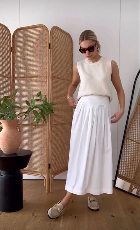 Line Skirt Outfit, Parisian Summer Outfits, A Line Skirt Outfits, White Eyelet Skirt, Skirt Outfit Summer, White Long Skirt, Midi Skirt Outfit, Eyelet Skirt, Polo Match