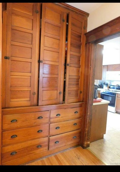 Antique Kitchen Built Ins, Shaker Style Wood Cabinets, Antique Shaker Cabinets, Built In Wood Cabinets, Antique Built In Cabinets, Vintage Built In Cabinets, Built In With Drawers, Bungalow Built Ins, Craftsman Built Ins