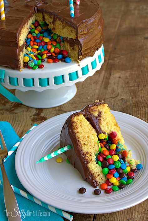 Surprise Inside Pinata Cake, step by step tutorial on how to make a big WOW at your next Birthday party! Extremely easy and fun! #GetYourBettyOn Piniata Cake, Surprise Inside Cake, Inside Cake, Pinata Cake, Surprise Cake, Piece Of Cake, Birthday Food, Chocolate Frosting, Birthday Cake Kids