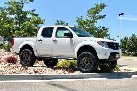 Nissan Frontier 4x4, Volvo V40 Cross Country, Offroad Wheels, Tire Pictures, Nissan Navara D40, Overland Truck, Nissan Trucks, Off Road Wheels, Vinyl Sticker Design