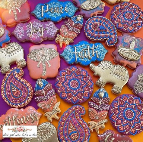 Eid Biscuits, Unique Recipes Desserts, Diwali Gift Box, Crockery Design, Wedding Cake Cookies, Indian Wedding Favors, Tiny Cakes, Indian Theme, Diwali Food