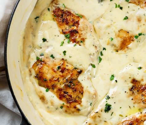 This Ranch Chicken recipe is an easy skillet meal with a delicious cream sauce and zesty Ranch seasoning. Serve it with a side of vegetables and warm baked potatoes! Chicken White Wine Sauce, White Wine Sauce Recipes, Creamy Chicken Stew, Chicken Dinner Ideas, Ranch Chicken Recipes, Creamy Ranch, Easy Skillet Meals, Stew Chicken Recipe, Seasoning Salt