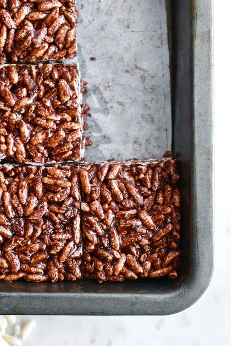 Healthy Rice Crispy (Krispie) Treats with Cocoa | Nutrition in the Kitch Rice Puff Recipes, Rice Crispy Squares, Squares Recipes, Healthy Cocoa, Healthy Road Trip Snacks, Rice Crispie, Healthy Rice, Square Recipes, Puff Recipe