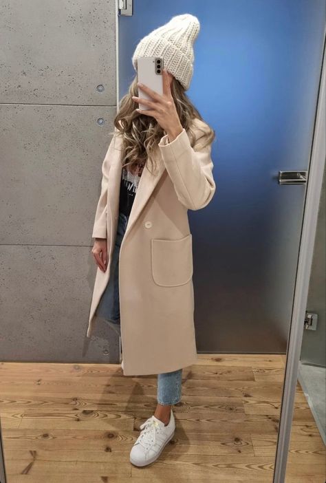 Beige Parka Outfit, Beige Parka, Parka Outfit, Winter Fashion Outfits Casual, Transition Outfits, Athleisure Casual, Mama Style, Winter Fashion Outfits, Elegant Outfit