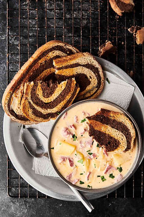 Easy Reuben Soup Recipe - Creamy w/ Corned Beef & Swiss Cheese Ruben Soup, Reuben Soup Recipe, Reuben Soup, Corned Beef Soup, Reuben Recipe, Rye Toast, Chicken Tortellini Soup, Cheese Burger Soup Recipes, Food Korean