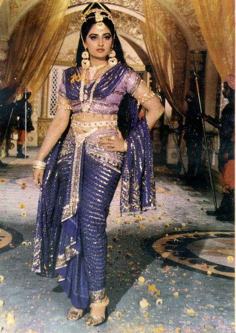 #Jayaprada #BollywoodFlashback #80s #rare #postcard #muvyz #muvyz032120 Unknown Aesthetic, Bridal Makup, 80s Dress Up, Bollywood Retro, Desi Aesthetics, Karisma Kapoor, Retro Bollywood, Dancers Outfit, Bollywood Outfits