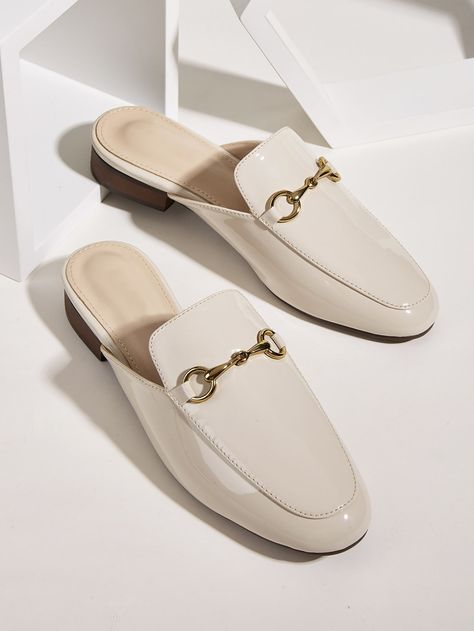 Mules Shoes Outfit Summer, Mule Shoes Outfit, Elegant Shoes Flat, Beige Mules, Mules Outfit, Beige Loafers, Mules Women, Shoes Heels Classy, Luxury Shoes Women