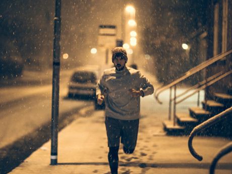 How to Stay Motivated While Training in the Winter Sprint Interval Training, Morning Training, Winter Running, Cardio Routine, After Running, Morning Workout, Lungs, Man Running, New Years Resolution