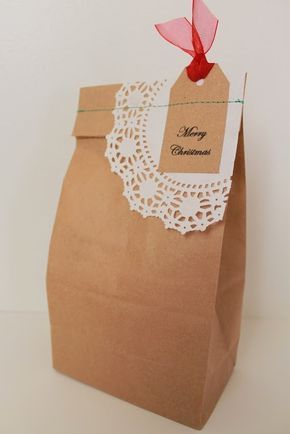 Food Gift Packaging, Southern Gifts, Food Gifts Packaging, Homemade Gift Bags, Brown Paper Lunch Bags, Brown Paper Bags, Christmas Cookies Gift, Paper Bag Design, Idee Babyshower