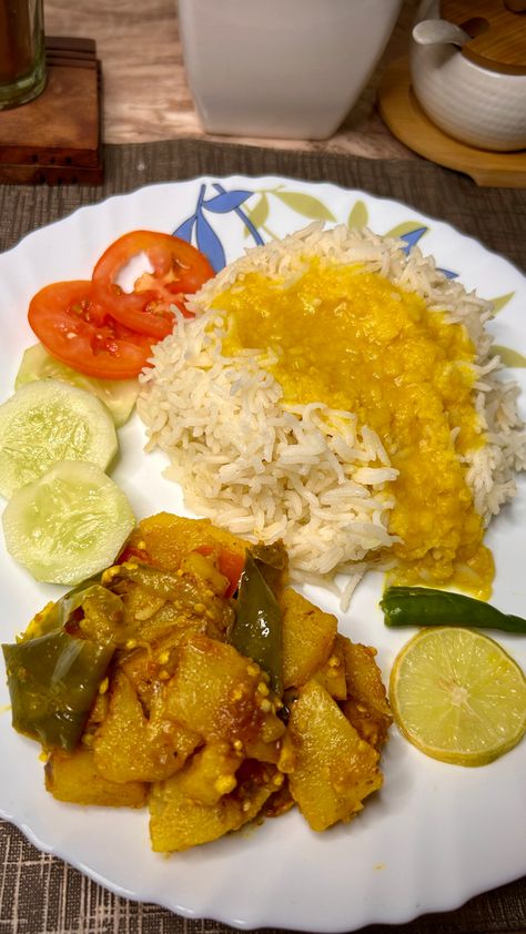 Perfect Desi Indian Lunch Yellow Dal, Mix Veg, Indian Lunch, Indian Snacks, White Rice, Food Lover, Desi, Rice, Snacks