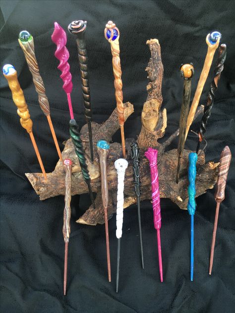 Polymer clay magic wands!! To order yours email kitcatsdesigns@outlook.com Wand Designs, Wizard Cosplay, Wand Stand, Crochet Hat Ideas, Harry Potter Wands, Polymer Clay Kunst, Anniversaire Harry Potter, Theme Harry Potter, Diy Wand