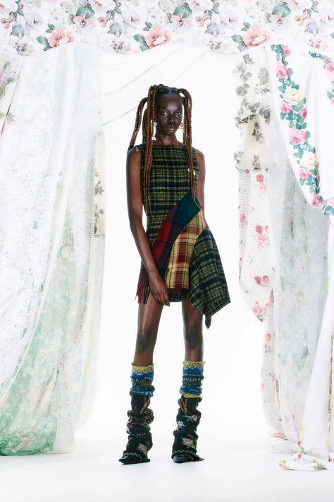 Rave Review, Fall 2023 Ready To Wear, 2023 Ready To Wear Collection, Tartan Skirt, Fall Lookbook, 2023 Ready To Wear, Mood Board Fashion, Fall 2023, Fashion Show Collection