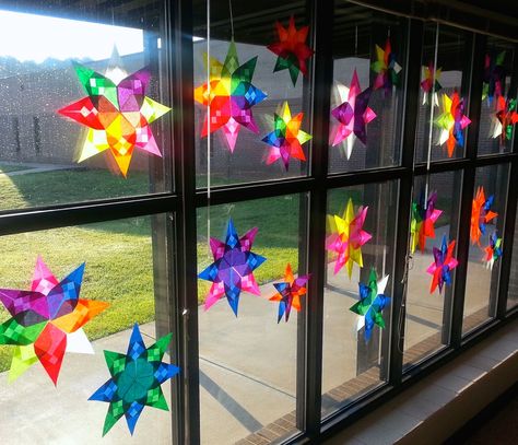 Art with Mrs. Nguyen (FKA - Art with Ms. Gram): Radial Origami Suncatchers (5th) Classe D'art, 6th Grade Art, 4th Grade Art, 5th Grade Art, Elementary Art Projects, Math Art, Homeschool Art, Art Lessons Elementary, School Art Projects