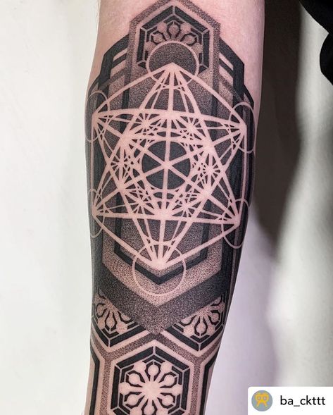 OMFGEOMETRY on Instagram: “Artist: @ba_ckttt   Don’t forget to tag #omfgeometry to be featured  . . . . #metatronscube #geometrictattoo #geometry #sacredgeometry…” Satanic Tattoos, Geometric Mandala Tattoo, Band Tattoo Designs, Full Sleeve Tattoo Design, Dot Tattoos, Sacred Geometry Tattoo, Muster Tattoos, Geometry Tattoo, Geometric Tattoo Design