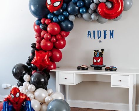 DIY Marvel Balloon Garland Arch Kit / Birthday, Iron Man, Black, Green, Red, Blue, Hulk, Captain America, Thor, Kids Party - Etsy Spiderman Balloon, Spiderman Birthday Party Decorations, 4de Verjaardag, Marvel Birthday Party, Anniversaire Diy, Spiderman Theme, Spiderman Birthday Party, Spiderman Party, Mens Birthday Party