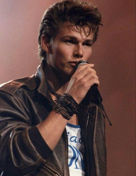 Morten Harket Morten Harket 80s, A Ha 80s, Faux Hawk Men, Morton Harket, 80’s Outfits, Aha Band, 80s Synth, 80s Rock Bands, 1980s Movies