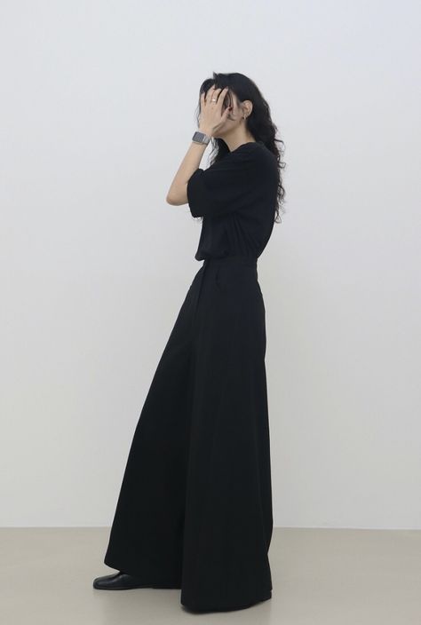 Formal Black Outfits For Women Classy, Minimalist Black Outfit, Treemingbird Style, Presentation Outfit, Abandoned Industrial, 여름 스타일, Black Outfits, Black Clothing, Ying Yang