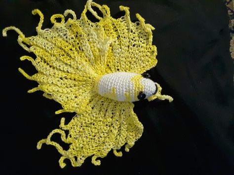 This beta fish is crochet without pattern I just worked from pictures Beta Fish Crochet, Betta Fish Crochet, Crochet Aquarium, Free Style Crochet, Fish Crochet, Crochet Fish, Aquarium Ideas, Beta Fish, Amigurumi Animals