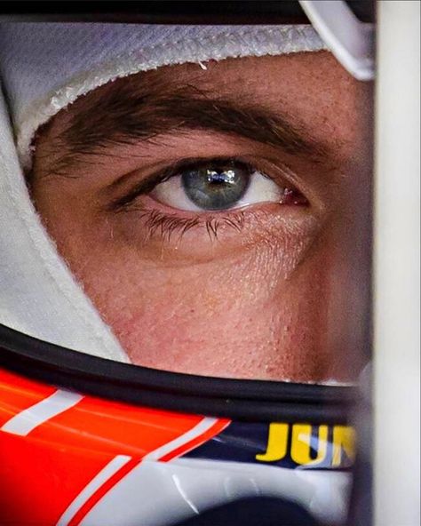 Max Verstappen Eyes, Formula 1 Iphone Wallpaper, Red Bull F1, F1 Wallpaper Hd, Formula 1 Car Racing, Golden Boy, Racing Drivers, Formula 1 Car, Red Bull Racing