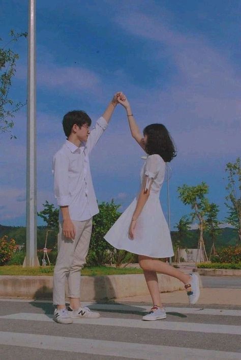 Dp For Profile, Couple Dpz For Whatsapp, Aesthetic Whatsapp Status, Dpz For Whatsapp, Korean Couple Photoshoot, Couple Dpz, Couple Poses Reference, Cute Couple Poses