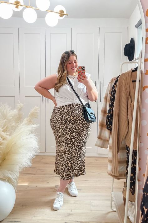 Plus size leopard slip dress and t-shirt with sneakers - casual outfit inspo Plus Size Slip Dress Outfit, Plus Size Slip Dress, Shirt Over Dress Outfit, Leopard Slip Dress, Slip Skirt Outfit, Printed Skirt Outfit, Moda Pinup, Lady Decluttered, Dress And Sneakers Outfit