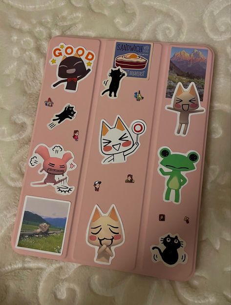 Tablet Cases Aesthetic, Ipad Mini 2 Aesthetic, Tablet Cover Aesthetic, Tablet Stickers Aesthetic, Decorated Ipad Case, Ipad Case Decoration Ideas, Aesthetic Ipad Cover, Ipad Cover Ideas, Ipad Stickers Case