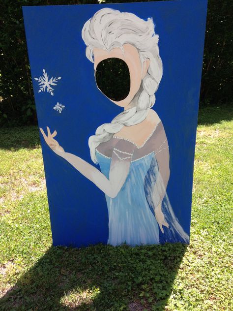 My husband painted this Elsa cutout! :) everyone loved it! Frozen Backdrop, Frozen Poster, Frozen Jr, Diy Photo Booth Backdrop, Frozen Birthday Party Decorations, Frozen Photos, Elsa Birthday Party, Face In Hole, Elsa Birthday