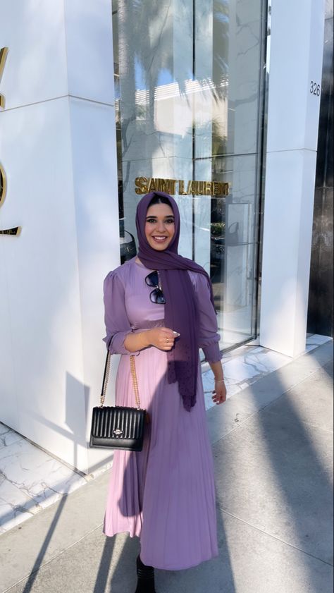 Purple Dress Hijab Outfit, Purple Outfits Hijab, Purple Dress Hijab, Purple Hijab Outfit, Minimalist Hijab, Purple Sweater Outfit, Black Hijab Outfit, Lavender Color Dress, Purple Dress Outfits