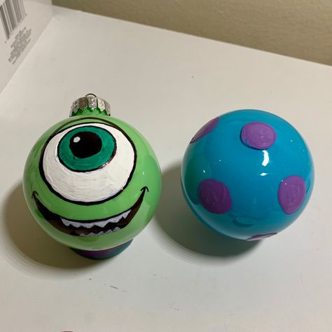 Clear Bulb Ornament Ideas Paint, Clear Plastic Ornament Ideas, Plastic Ornament Crafts, Mike Wazowski And Sully, Diy Christmas Bulbs, Disney Diy Christmas Ornaments, 2024 Ornaments, Diy Xmas Ornaments, Diy Christmas Ball