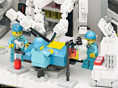 LEGO Robotic Surgery 2020 | Lysander's Stud Studio | Flickr Lego Ambulance, Lego Hospital, Lego House Ideas, Lego Furniture, Robotic Surgery, Lego Diy, Lego Custom Minifigures, Lego Craft, Lego Creative