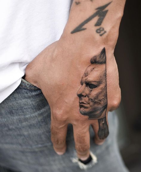 Michael Myers Portrait, Micheal Myers Tattoo, Michael Myers Tattoo, Myers Tattoo, Movie Tattoos, Clever Tattoos, Tattoo Zeichnungen, Creepy Tattoos, Pretty Tattoos For Women