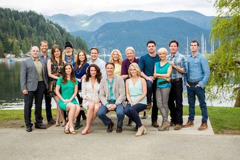 The cast of Season Three Cedar Cove with some new faces. Cedar Cove Series, Cedar Cove, Netflix Original Movies, Andie Macdowell, Beach Reads, Coastal Village, Debbie Macomber, Underwater City, Dry Humor