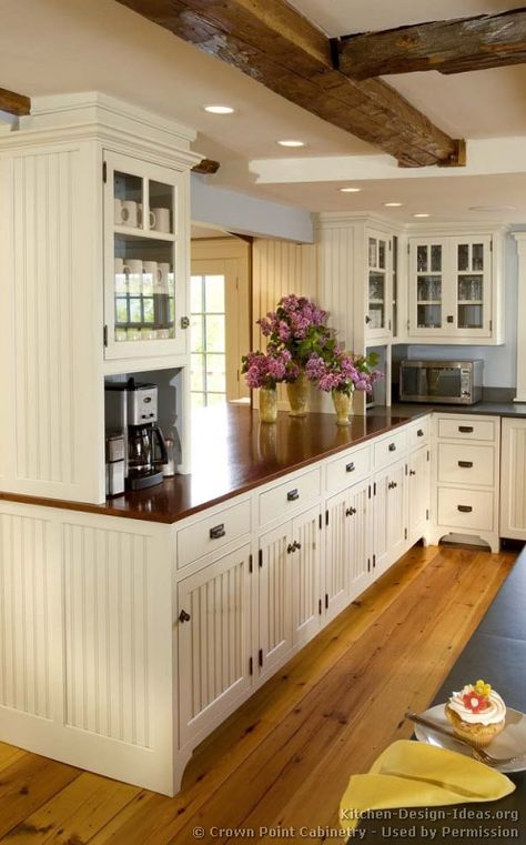 Traditional White Kitchen Cabinets #02 (Crown-Point.com, Kitchen-Design-Ideas.org) Traditional White Kitchen Cabinets, White Kitchen Traditional, Country Cottage Kitchen, Farmhouse Kitchen Cabinets, Decor Ikea, Farmhouse Kitchen Design, Kitchen Cabinets Makeover, Oak Kitchen, Pool Design