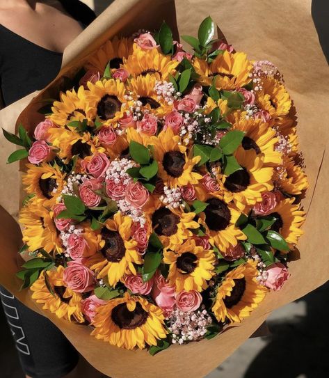 sunflowers, pink roses, babys breath, and greenery combination Pink Rose And Sunflower Bouquet, Sunflowers And Pink Roses, Fairytale Lifestyle, Sunflower Pink Bouquet, Birthday Flowers Bouquet Sunflowers, Sunflower Pink Rose Bouquet, Sunflower Roses Daisy Bouquet, Baby Sunflower, Pink Sunflowers