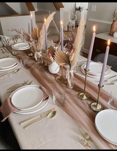 Elegant Fall Table in budget with dried flowers and paper palm leaf Table Settings Dinner, Leaf Video, Fall Table Setting, Dinner Party Table Settings, Interior Dapur, Decoration Evenementielle, Tafel Decor, Dinner Party Table, Party Table Settings