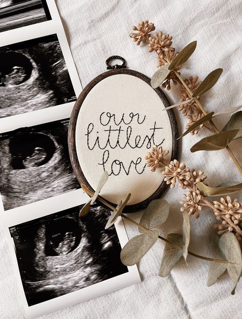 Simple Ultrasound Announcement, Ig Pregnancy Announcement, Maternity Announcement Photos, Minimalist Baby Announcement, Baby Accouncement Ideas, Baby Annoucment Idea, Nature Baby Announcement, Baby Announcement Aesthetic, Baby Announcement Flat Lay