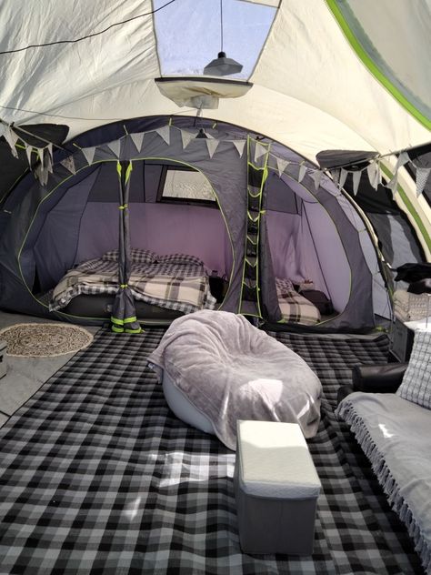 Camping Living Room, Comfy Tent Camping, Camping Tent Aesthetic, Tent Set Up Ideas Inside, Camping Tent Decorating Ideas, Aesthetic Tent, Korean Camping, 20 Person Tent, Huge Tent