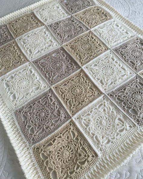 Free Crocheted Afghan Patterns, Large Granny Square Pattern, Willow Square, Modern Haken, Crochet Blanket Tutorial, Granny Square Haken, Modern Crochet Blanket, Crochet Square Blanket, Crochet Throw Pattern