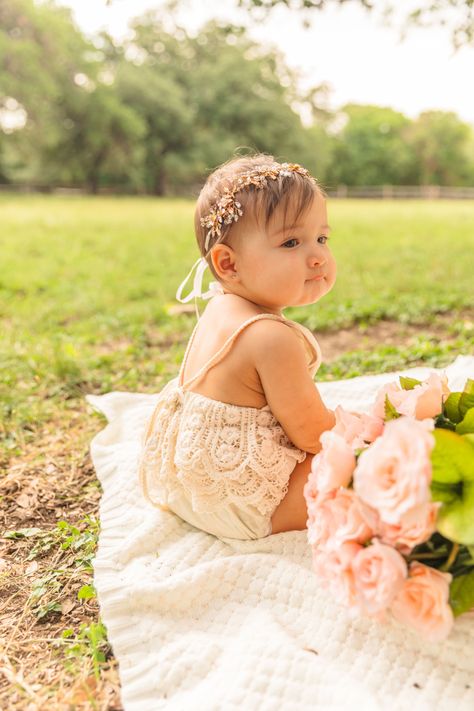 Flower First Birthday Photoshoot, Spring Milestone Picture Ideas, Baby Spring Pictures, Zinnia Photoshoot, Baby Spring Photoshoot, 1st Birthday Flower Theme Photoshoot, First Birthday Outdoor Photoshoot, Outdoor 1st Birthday Pictures, Spring Baby Photoshoot