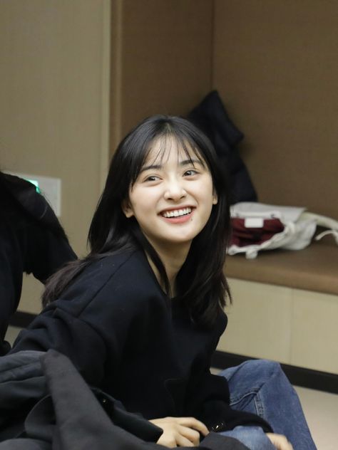 Shen Yue Hairstyle, Shen Yue Meteor Garden, Meteor Garden Shancai, Shen Yue Aesthetic, Shancai Meteor Garden, Shen Yue Icons, Straight Smile, Shen Yue, Acting Class