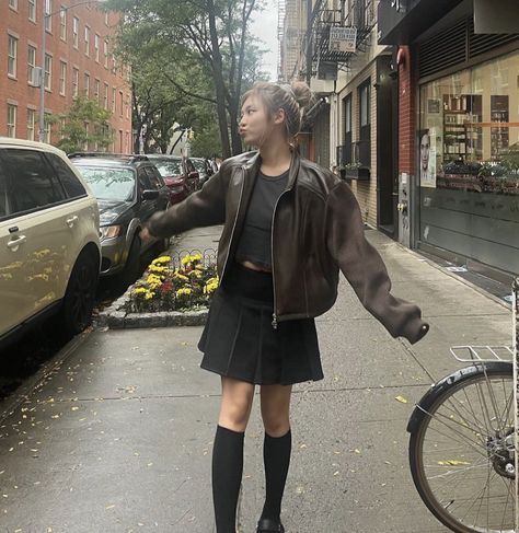 Very Important Person, Kpop Fashion, Girl Crush, Ig Story, Korean Girl, South Korean Girls, بلاك بينك, Kpop Girls, Leather Skirt