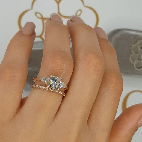 Benz & Co. Diamonds on Instagram: “We love pairing our cushions with pear shapes! Dont you?💍💎✔💜” Chubby Finger Engagement Ring, Rings For Chubby Fingers, Band Engagement Rings, Engagement Rings On Finger, Gold Band Engagement Rings, Pear Shapes, Diamond Alternative Engagement Ring, Wedding Dress Jewelry, Cute Engagement Rings