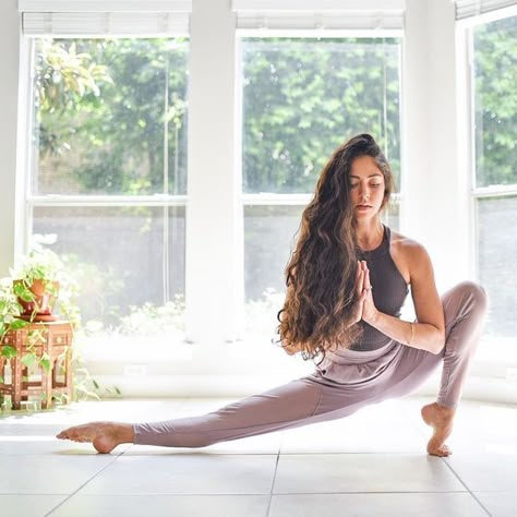 Yoga Foto's, Woman Doing Yoga, Photo Yoga, Yoga Shoot, Yoga Poses Photography, Beautiful Yoga Poses, Yoga Photoshoot, Sport Model, Yoga Inspo