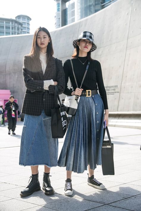 Cardigans | 9 Fashion Trends You're Going to See Everywhere in 2020 | POPSUGAR Fashion Photo 2 Seoul Fashion Week Street Style, London Street Fashion, 2020 Street Style, Fashion Week Spring 2020, Moda Streetwear, Seoul Fashion Week, Seoul Fashion, Asian Street Style, 2020 Fashion Trends