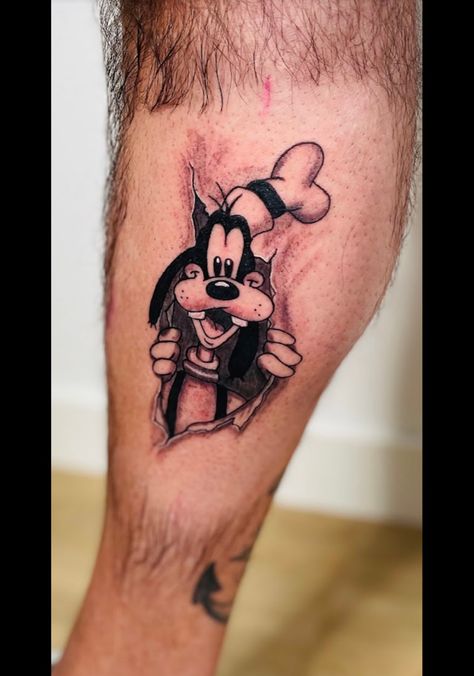 Disney Tattoos Mickey, Goofy Tattoos, Goofy Disney, Cartoon Character Tattoos, Leg Sleeve Tattoo, Cartoon Tattoos, Leg Sleeves, Disney Tattoos, Childhood Toys