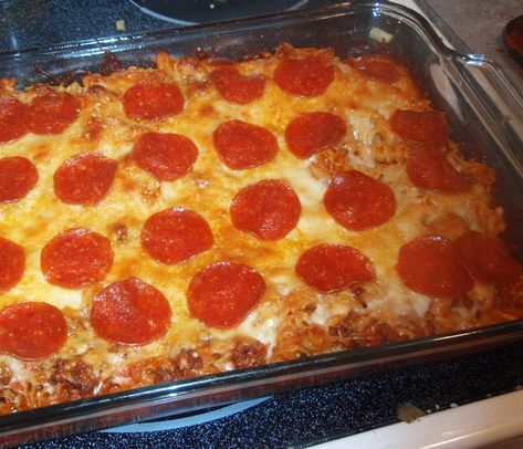 Pepperoni Casserole, Pizza Pasta Casserole Recipe, Weight Watcher Pizza Recipe, Bubble Up Pizza, Weight Watchers Pizza, Pizza Pasta Casserole, Sandwich Vegetarian, Pasta Casserole Recipes, Healthy Pizza Recipes