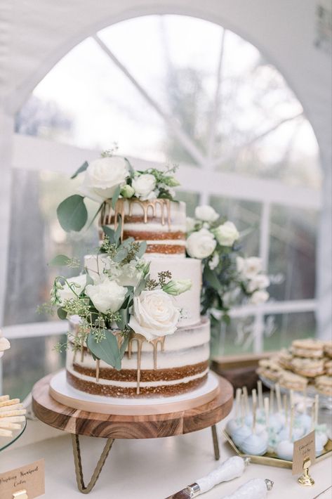 Rustic Sage Green Wedding Cake, Sage Green Wedding Theme, Sage Wedding Colors, Blush Wedding Cakes, Green Bridal Showers, Green Wedding Cake, Green Themed Wedding, Sage Wedding, Gray Wedding