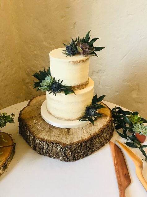 Thistle Wedding Cake, Blue Thistle Wedding, Thistle Wedding Flowers, Scottish Wedding Cakes, Wedding Cake Blue, Thistle Wedding, Scottish Flowers, Mums Wedding, Blue Thistle